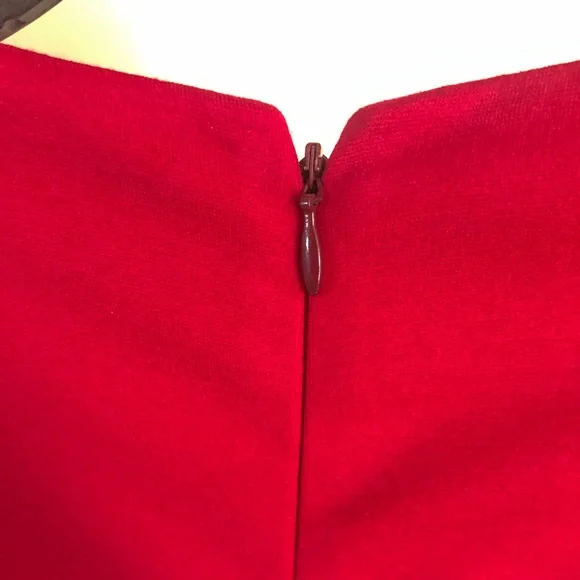 Alexander McQueen Red Sleeveless Pleated Dress. - Picture 9 of 10